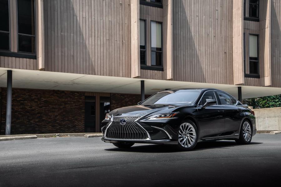  Lexus ES300h 2018 года  (WW) (фото 13 из 71)